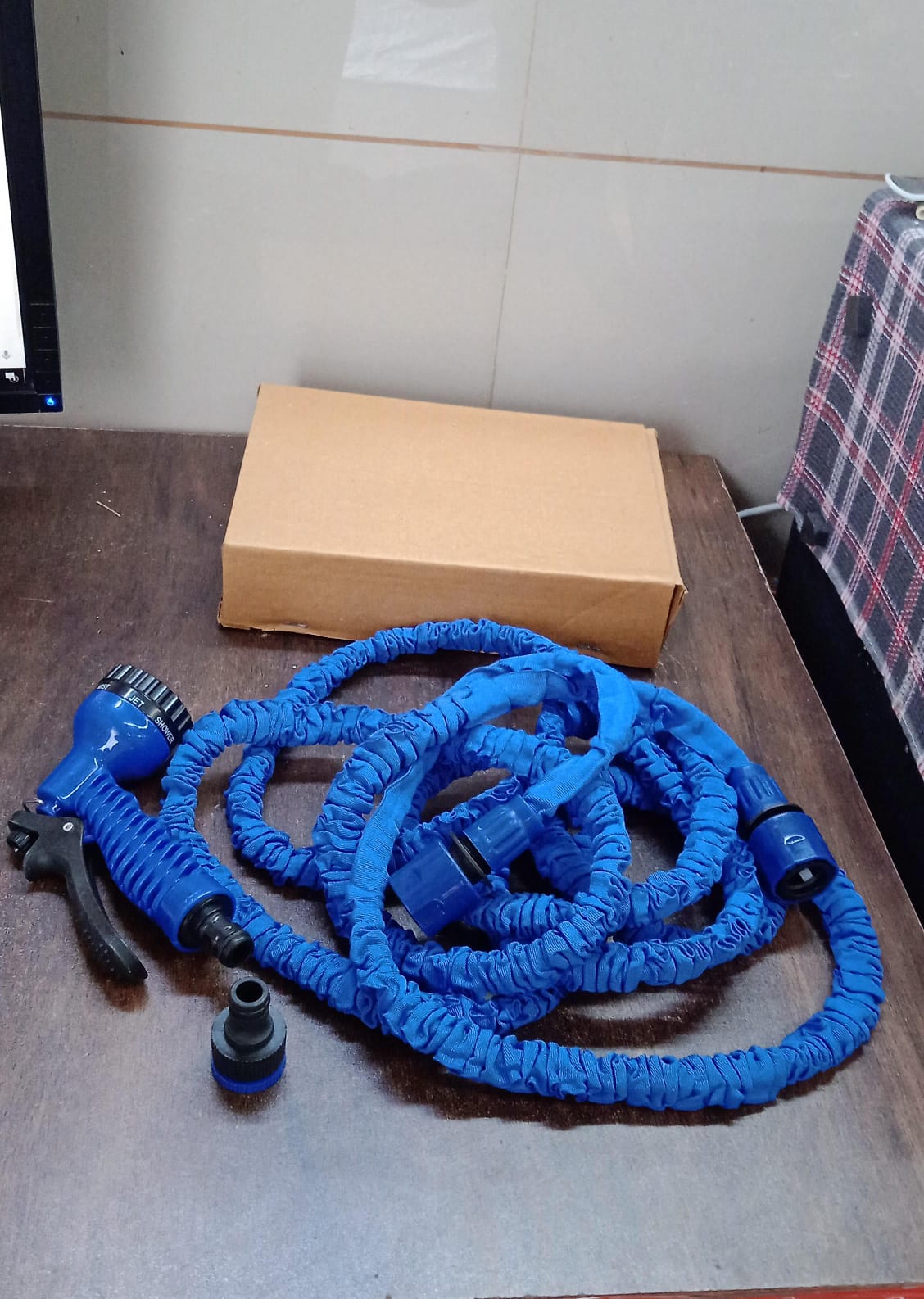 Expandable Magic Garden Hose with Spray Gun, 4 Metre Pipe 7 Spray Modes Nozzle (1 Set) Expandable Magic Garden Hose with Spray Gun, 4 Metre Pipe 7 Spray Modes Nozzle (1 Set)